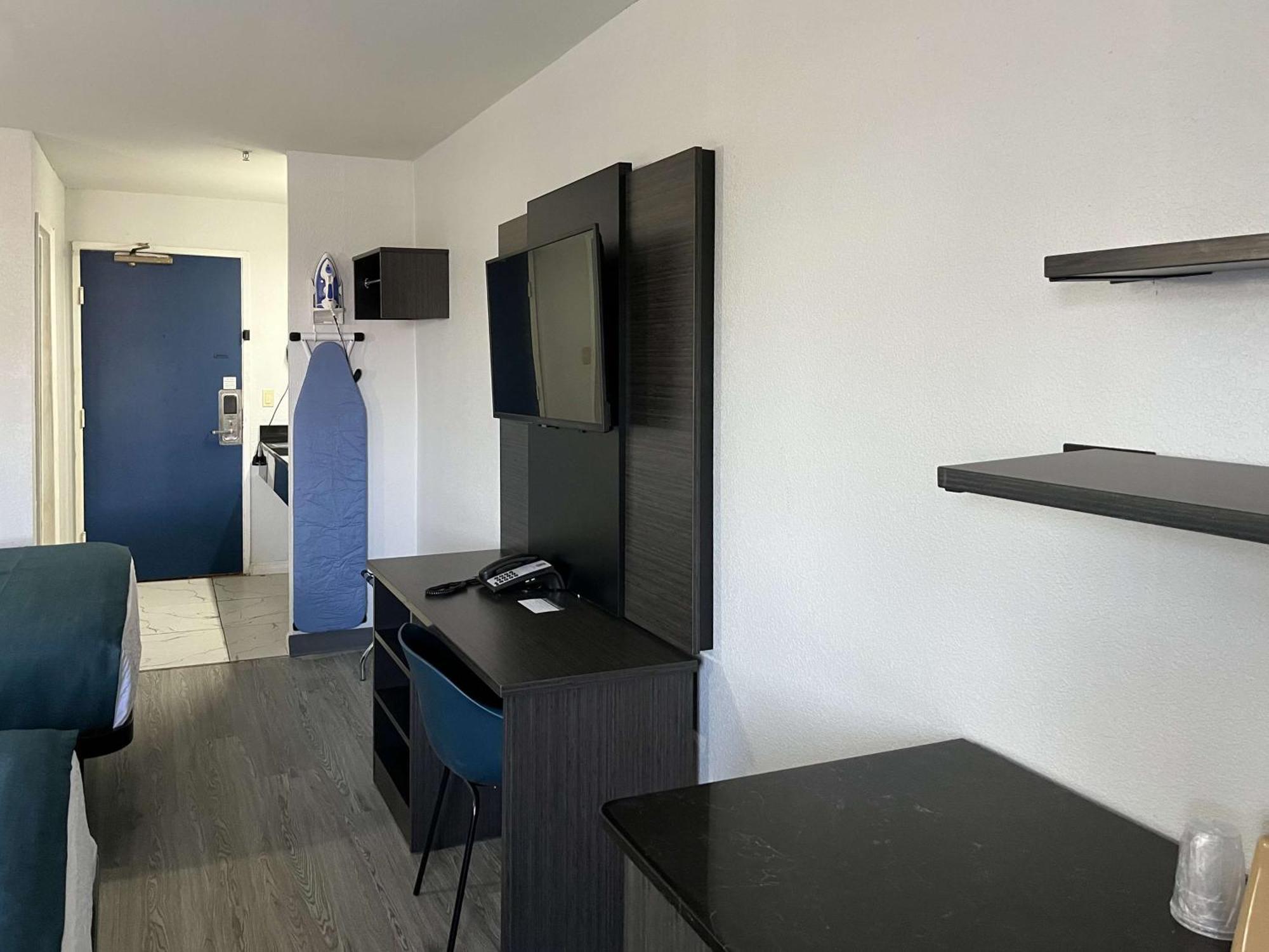 Studio 6 Suites Delano, Ca Exterior photo